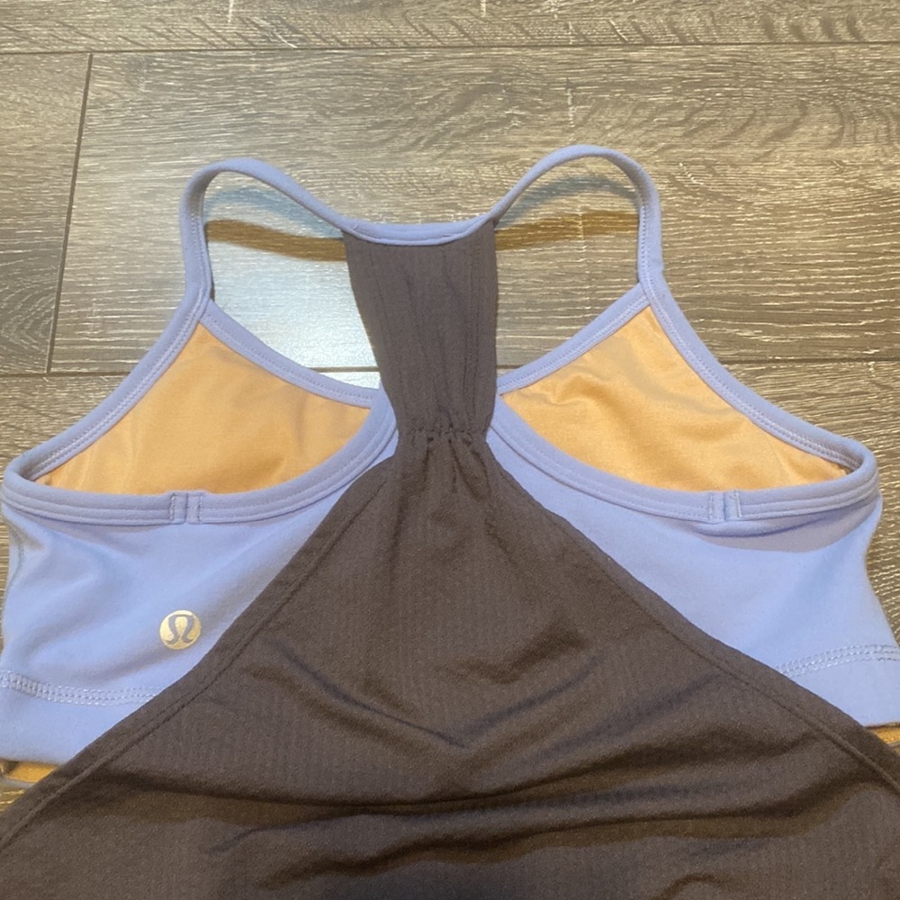 Lululemon tank with attached spots bra size 4 - Picture 4 of 4